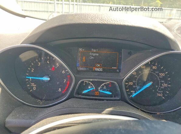 1FMCU0JD8HUA46596 2017 FORD ESCAPE White Вид щитка приладів