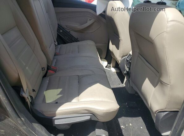 1FMCU0JD8HUB06148 2017 FORD ESCAPE Gray Vista interior trasera