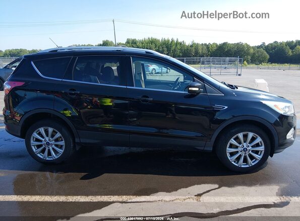 1FMCU0JD9HUC06744 2017 FORD ESCAPE Черный Вид задней части салона