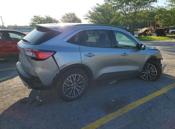 1FMCU0KZ9NUB98294 2022 FORD ESCAPE Серебряный Задняя правая четверть
