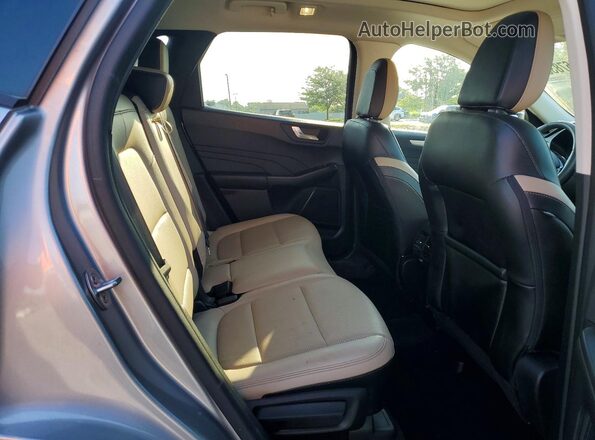 1FMCU0KZ9NUB98294 2022 FORD ESCAPE Серебряный Вид задней части салона