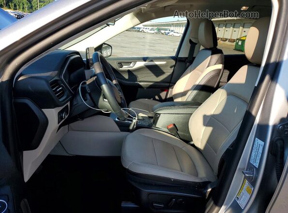 1FMCU0KZ9NUB98294 2022 FORD ESCAPE Серебряный Вид салона спереди