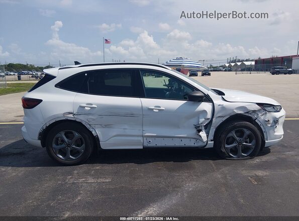 1FMCU0MN2PUA60478 2023 FORD ESCAPE White Vista interior trasera
