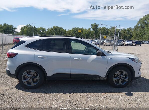 1FMCU0MN3SUA10617 2025 FORD ESCAPE Белый Вид задней части салона