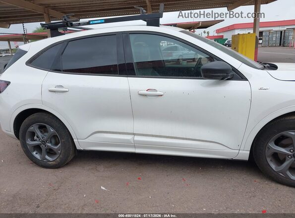 1FMCU0MN6RUB02038 2024 FORD ESCAPE White Вид задньої частини салону