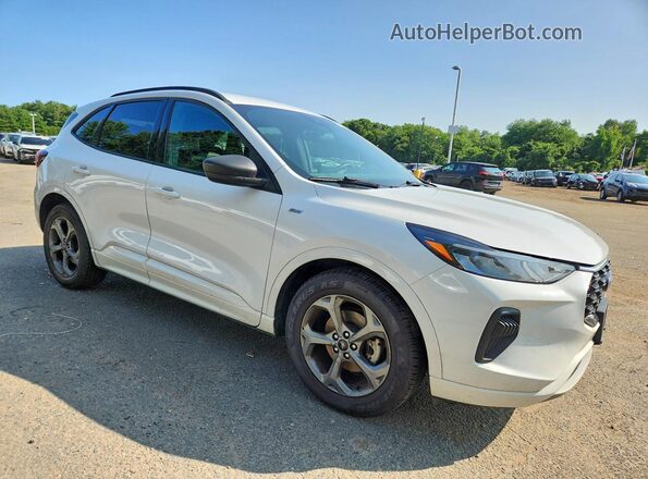 1FMCU0MN7PUA09056 2023 FORD ESCAPE Белый Передняя правая четверть