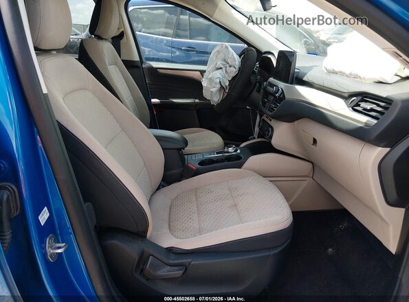 1FMCU9G61MUA68074 2021 FORD ESCAPE Синий Вид салона спереди