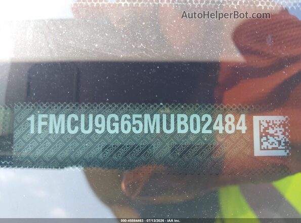 1FMCU9G65MUB02484 2021 FORD ESCAPE Black ძრავის განყოფილების ხედი