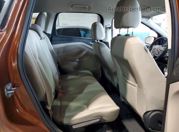 1FMCU9G90HUC89259 2017 FORD ESCAPE Orange Вид задньої частини салону