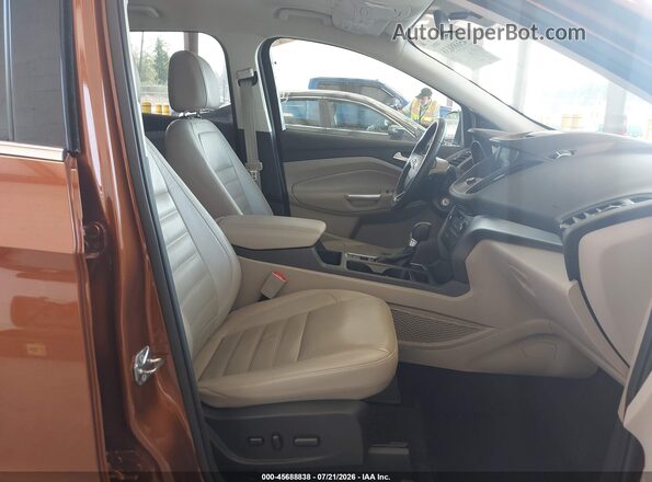 1FMCU9G91HUD96045 2017 FORD ESCAPE Orange Front interior view