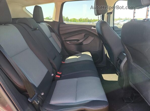 1FMCU9G91HUE36611 2017 FORD ESCAPE Gray Vista interior trasera