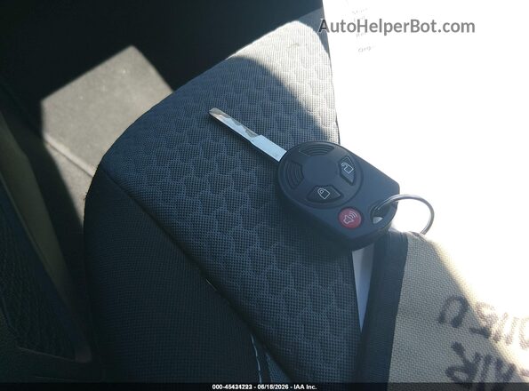 1FMCU9G93HUD44500 2017 FORD ESCAPE Синий Вид панели приборов