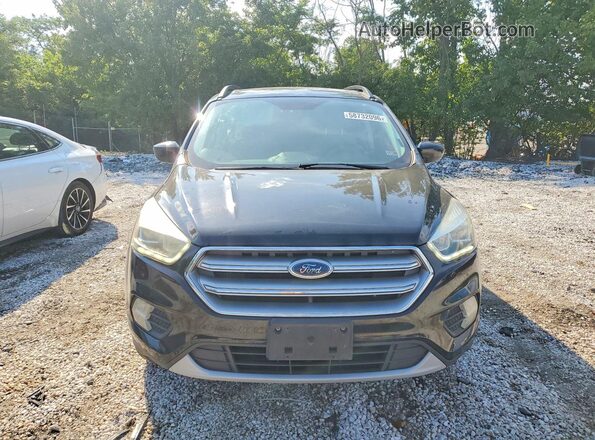 1FMCU9G94HUB18952 2017 FORD ESCAPE Черный Вид спереди