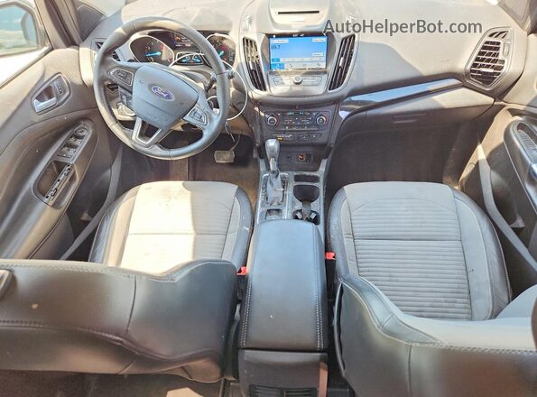 1FMCU9G97HUB75002 2017 FORD ESCAPE Gray Vista del salpicadero