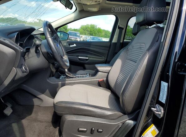 1FMCU9G97HUB87764 2017 FORD ESCAPE Черный Вид салона спереди