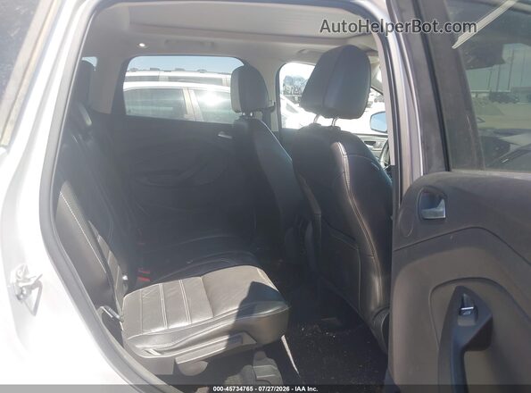 1FMCU9G97HUD67908 2017 FORD ESCAPE Silver Widok naklejki z numerem VIN