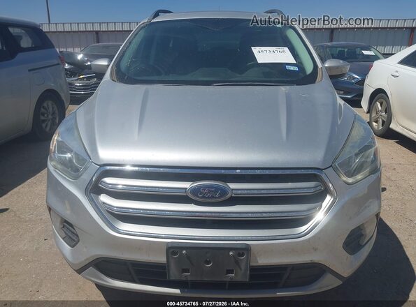 1FMCU9G97HUD67908 2017 FORD ESCAPE Silver Widok z przodu