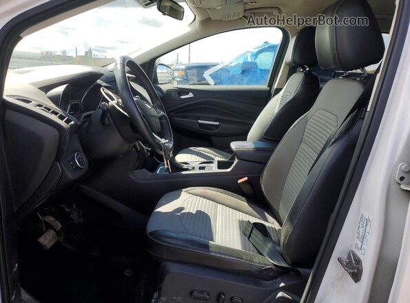 1FMCU9G98HUB10112 2017 FORD ESCAPE Белый Вид салона спереди