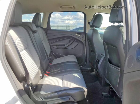 1FMCU9G98HUB10112 2017 FORD ESCAPE Белый Вид задней части салона