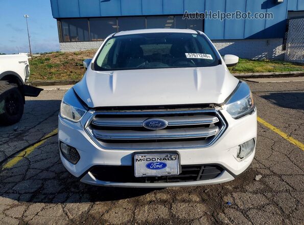 1FMCU9G99HUB08580 2017 FORD ESCAPE White Vista frontal