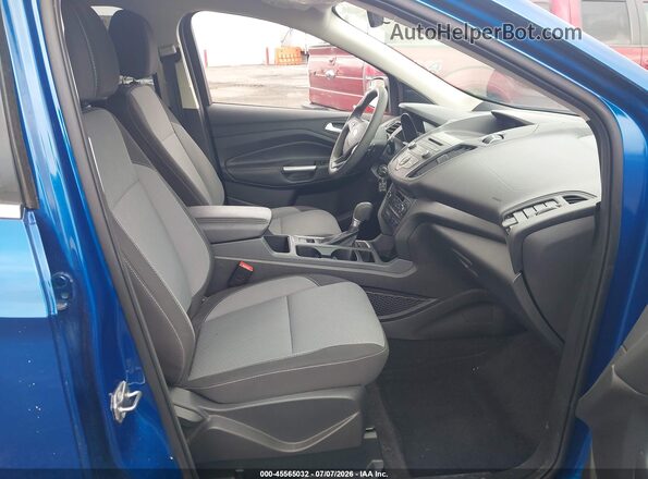 1FMCU9GD0HUD90712 2017 FORD ESCAPE Синий Вид салона спереди