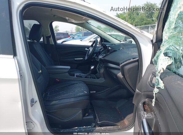 1FMCU9GD0JUA15327 2018 FORD ESCAPE White Widok wnętrza z przodu