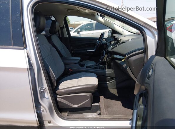 1FMCU9GD0JUA55679 2018 FORD ESCAPE Silver Vista interior delantera