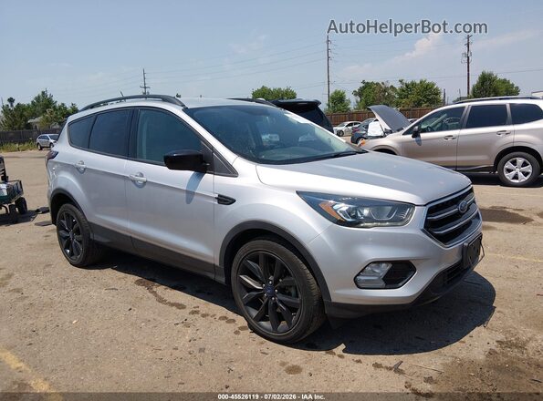 1FMCU9GD0JUA55679 2018 FORD ESCAPE Silver Vista interior trasera
