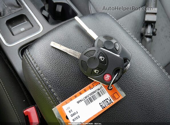 1FMCU9GD0JUA77486 2018 FORD ESCAPE Gray Dashboard view