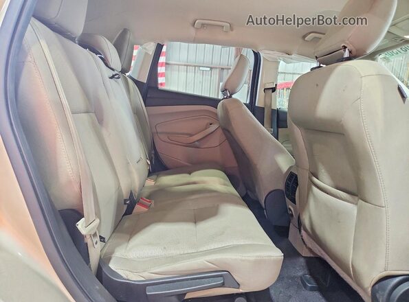 1FMCU9GD0JUB10891 2018 FORD ESCAPE Gold Vista interior trasera
