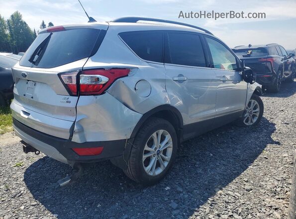 1FMCU9GD0JUC92320 2018 FORD ESCAPE Серебряный Задняя правая четверть