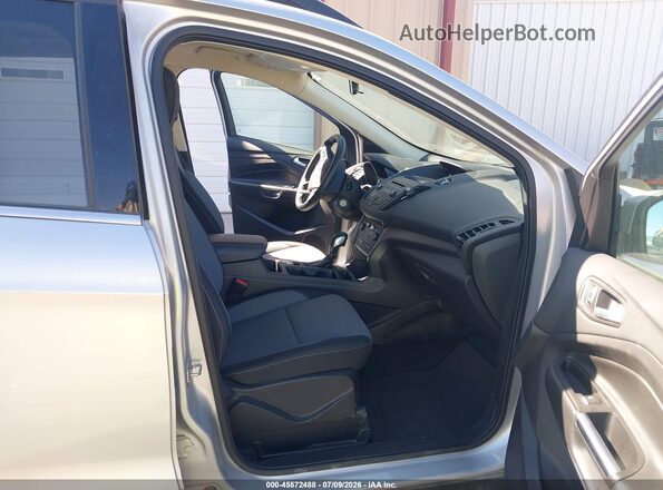 1FMCU9GD0JUD08693 2018 FORD ESCAPE Silver Vista interior delantera