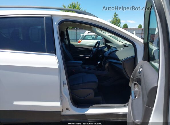 1FMCU9GD0JUD08774 2018 FORD ESCAPE White Front interior view