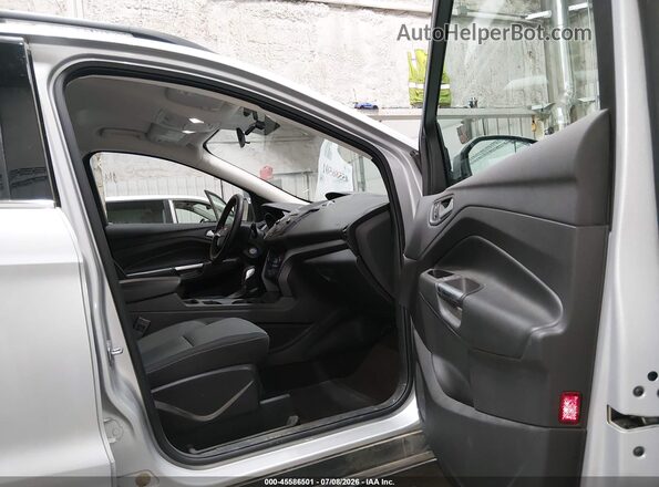 1FMCU9GD0JUD08922 2018 FORD ESCAPE Silver Widok wnętrza z przodu