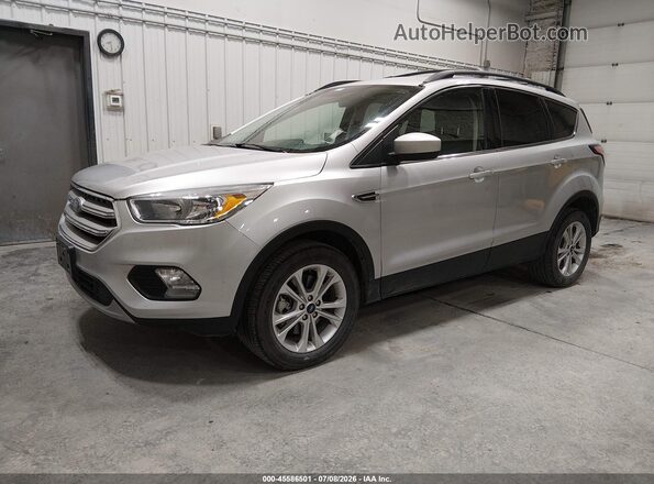 1FMCU9GD0JUD08922 2018 FORD ESCAPE Silver Przód lewy