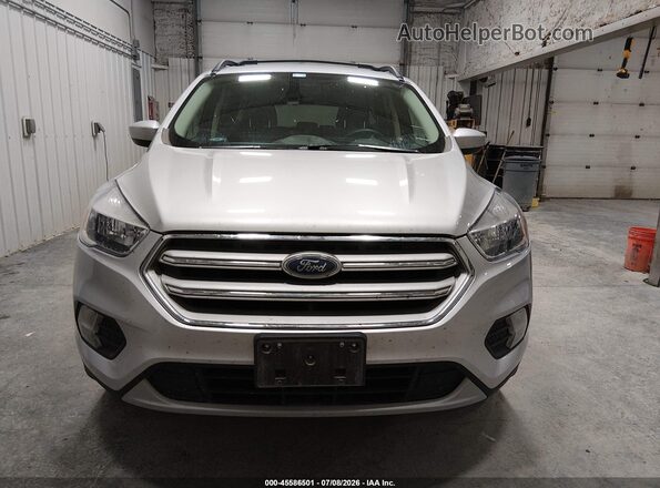 1FMCU9GD0JUD08922 2018 FORD ESCAPE Silver Widok zestawu wskaźników
