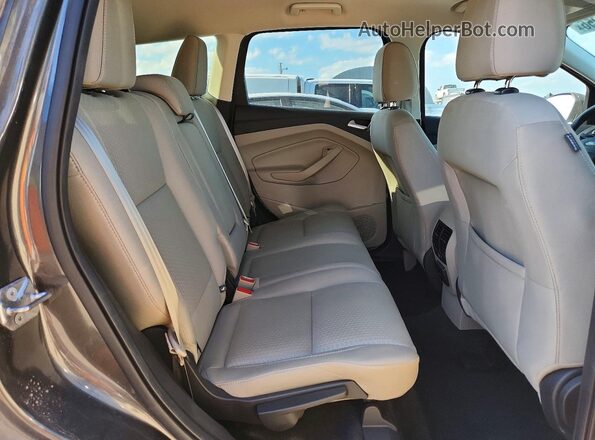 1FMCU9GD1HUA82173 2017 FORD ESCAPE Gray Вид задньої частини салону