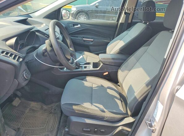1FMCU9GD1HUC91946 2017 FORD ESCAPE Серебряный Вид салона спереди
