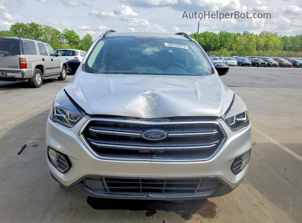 1FMCU9GD1JUC69287 2018 FORD ESCAPE Серебряный Вид спереди