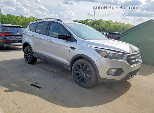 1FMCU9GD1JUC69287 2018 FORD ESCAPE Серебряный Передняя правая четверть