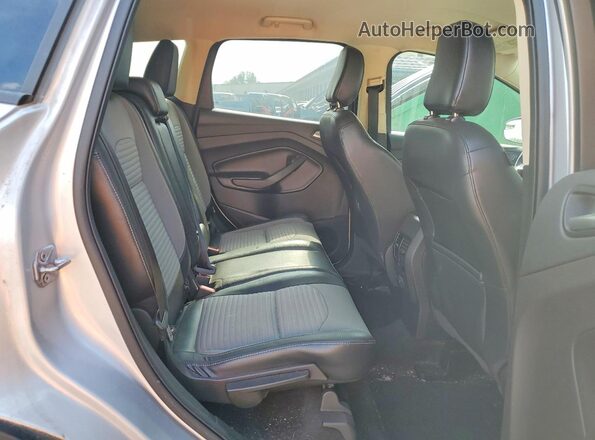 1FMCU9GD1JUC69287 2018 FORD ESCAPE Серебряный Вид задней части салона