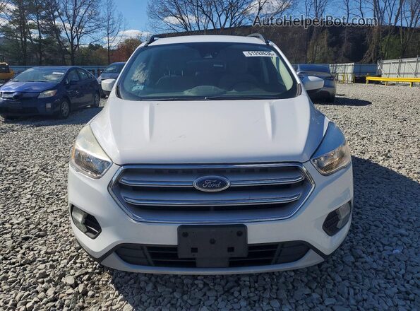 1FMCU9GD1JUC88342 2018 FORD ESCAPE Белый Вид спереди