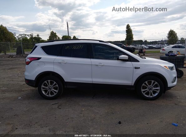 1FMCU9GD1JUC88454 2018 FORD ESCAPE White Вид задньої частини салону