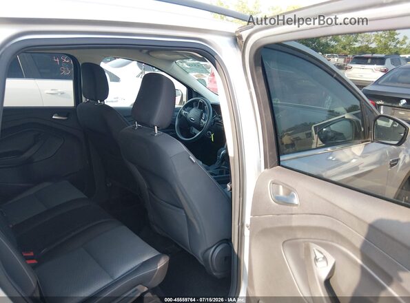 1FMCU9GD1JUD17810 2018 FORD ESCAPE Silver Widok naklejki z numerem VIN