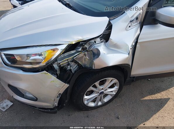 1FMCU9GD1JUD17810 2018 FORD ESCAPE Silver Widok z przodu