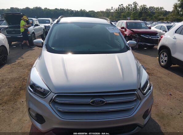 1FMCU9GD1JUD17810 2018 FORD ESCAPE Silver Widok zestawu wskaźników