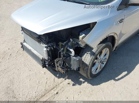 1FMCU9GD2HUD36747 2017 FORD ESCAPE Silver Widok z przodu