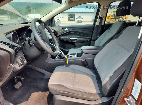 1FMCU9GD2HUD91831 2017 FORD ESCAPE Коричневый Вид панели приборов