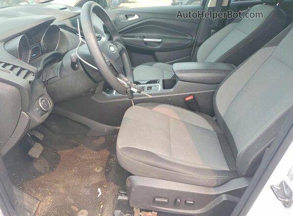 1FMCU9GD2JUB23061 2018 FORD ESCAPE Белый Вид салона спереди