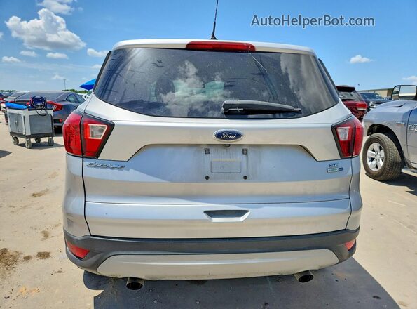 1FMCU9GD2KUB90535 2019 FORD ESCAPE Серебряный Вид сзади